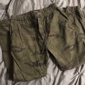 Men’s American Eagle Camo Pants 🔥